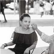 Una persona simpática y que tiene mucha mano con los niño, ya que hago que aprendan de una forma fácil y adaptados a ellos. Voy a dar clase a personas de la E.S.O